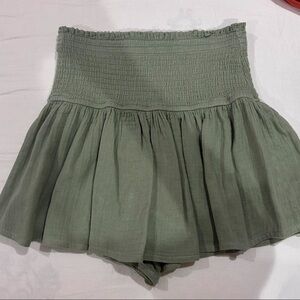Green mini skort with elastic waistband